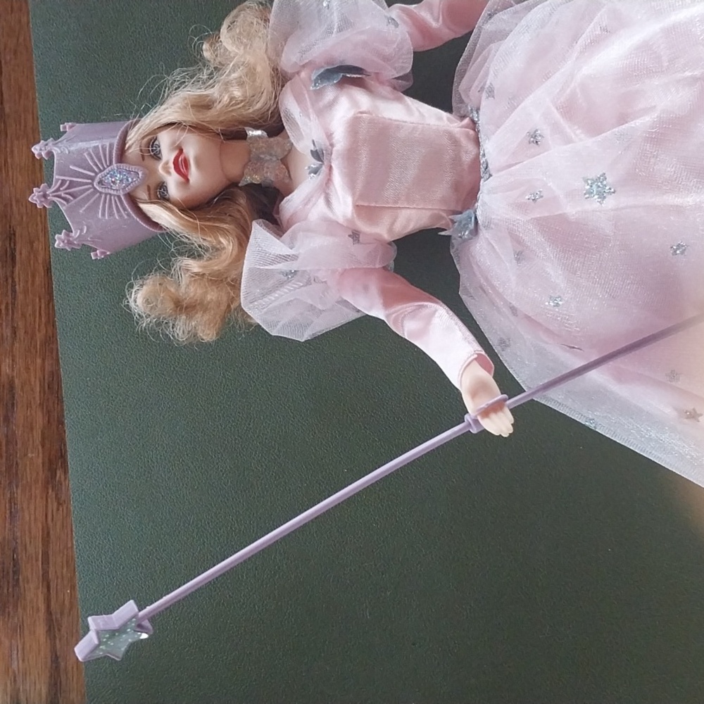 Glinda Barbie with Wand and Crown - Picture 6 of 6